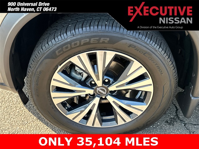 2022 Nissan Rogue SV photo 3