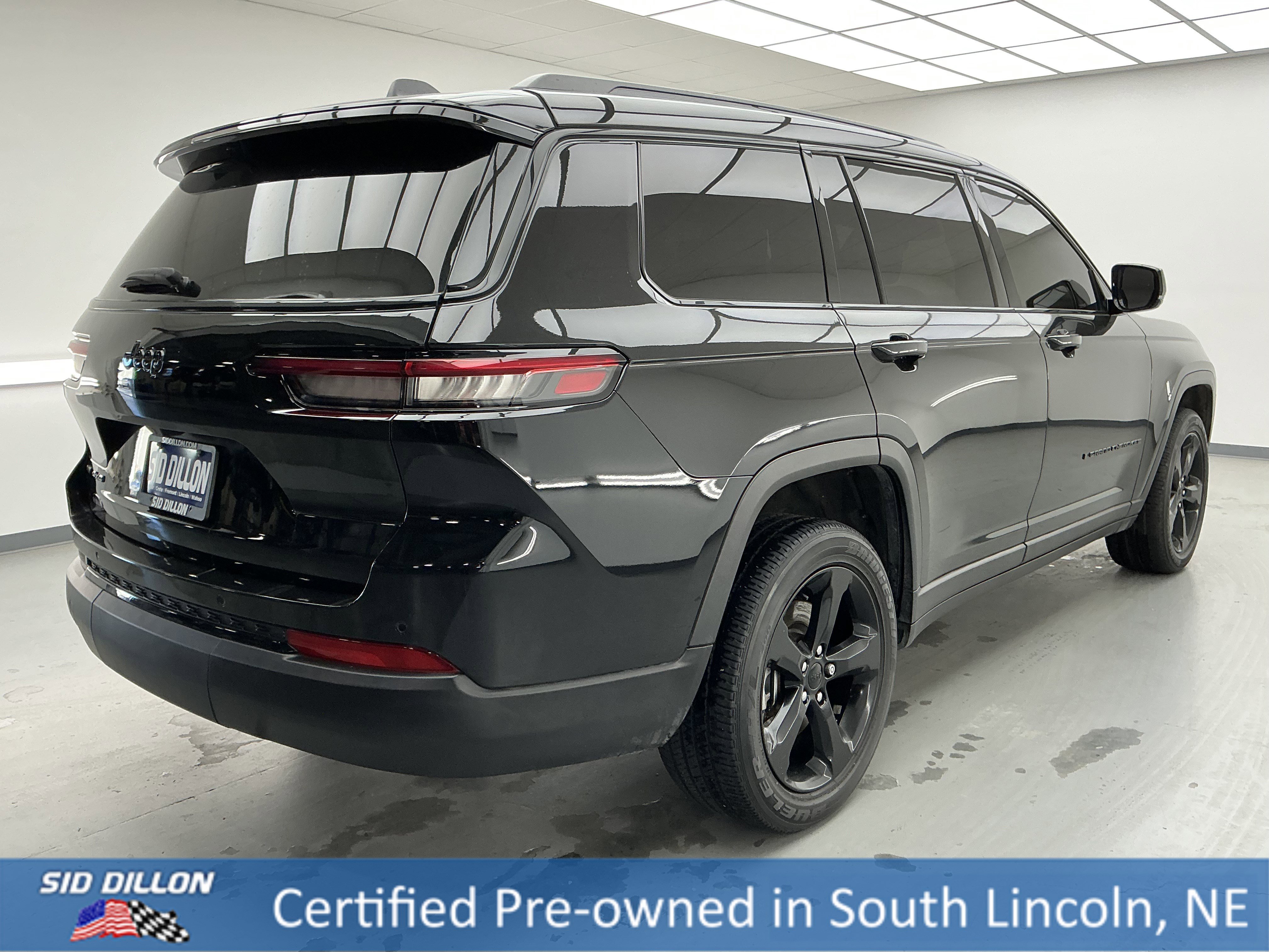 Image of Pre-Owned 2021 Jeep Grand Cherokee L Altitude 4WD SUV