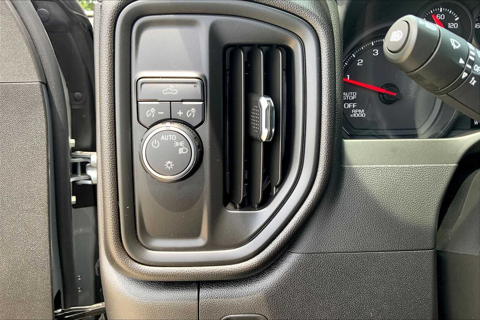 2025 Chevrolet Silverado 1500 Custom photo 65