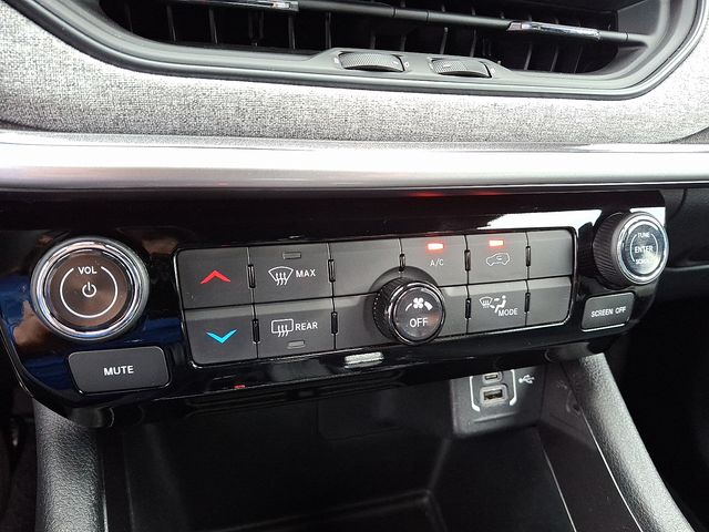 2023 Jeep Compass Latitude Lux photo 16