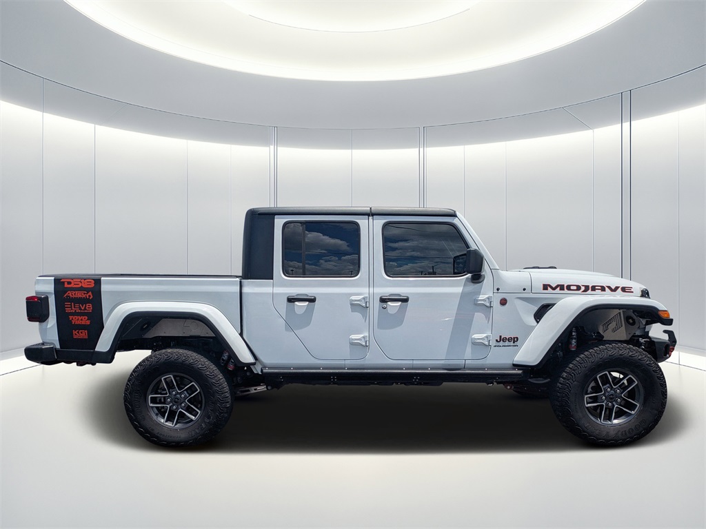 2024 Jeep Gladiator Mojave photo 2