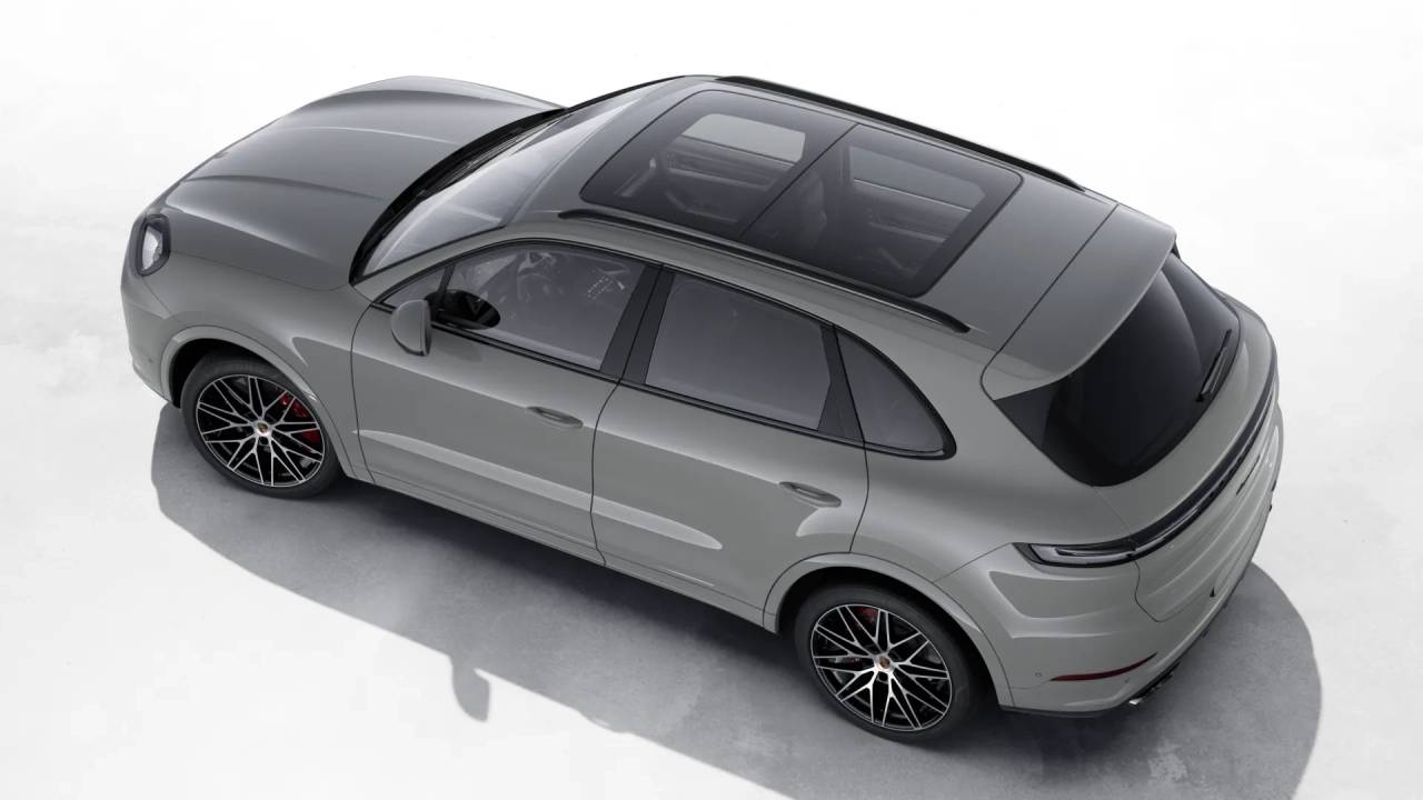2025 Porsche Cayenne S photo 4