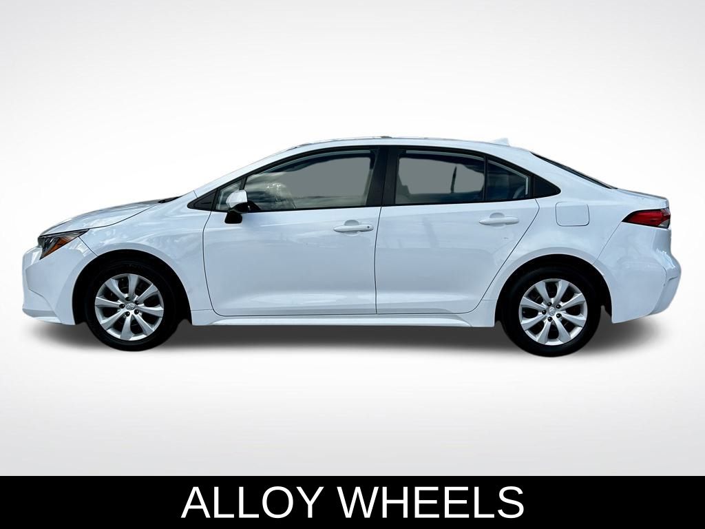 2022 Toyota Corolla LE photo 3