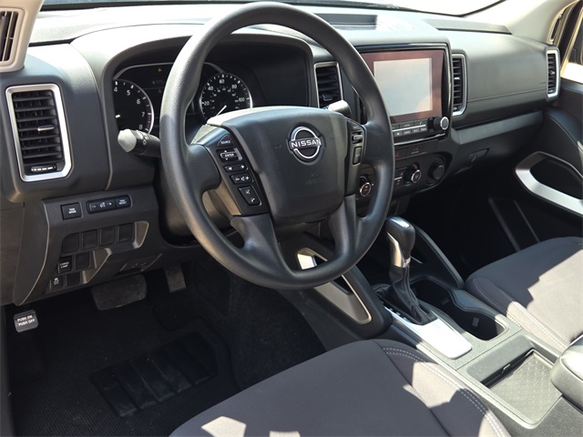 2022 Nissan Frontier SV Crew Cab photo 13