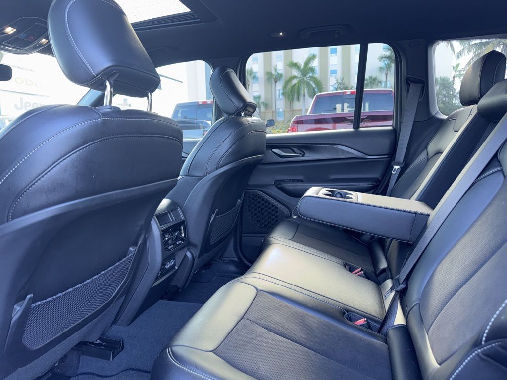2023 Jeep Grand Cherokee Altitude photo 10