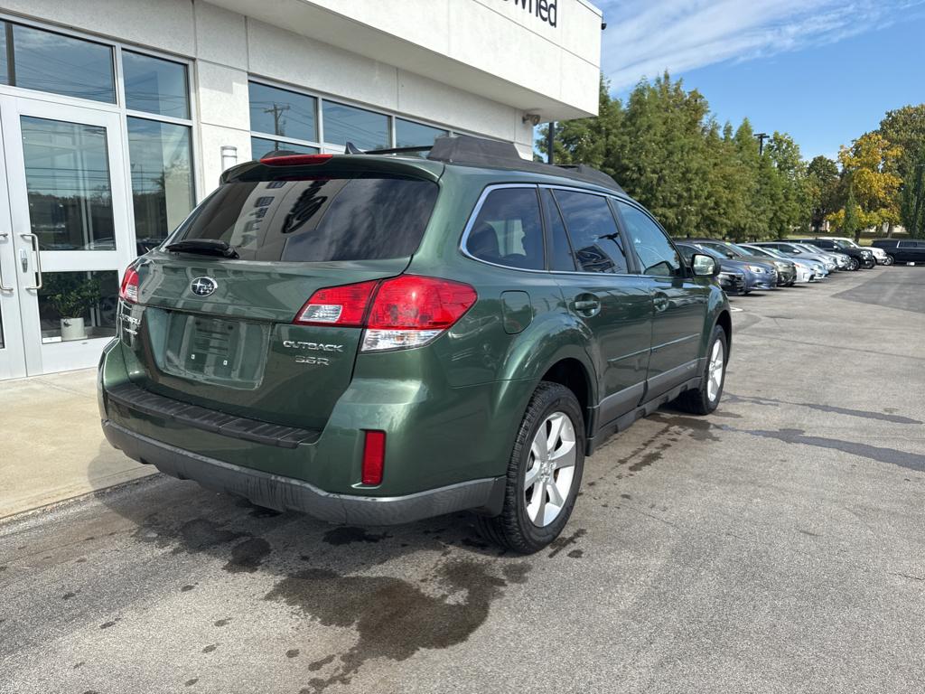 2013 Subaru Outback Limited photo 3