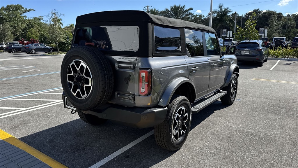 2023 Ford Bronco Outer Banks photo 3