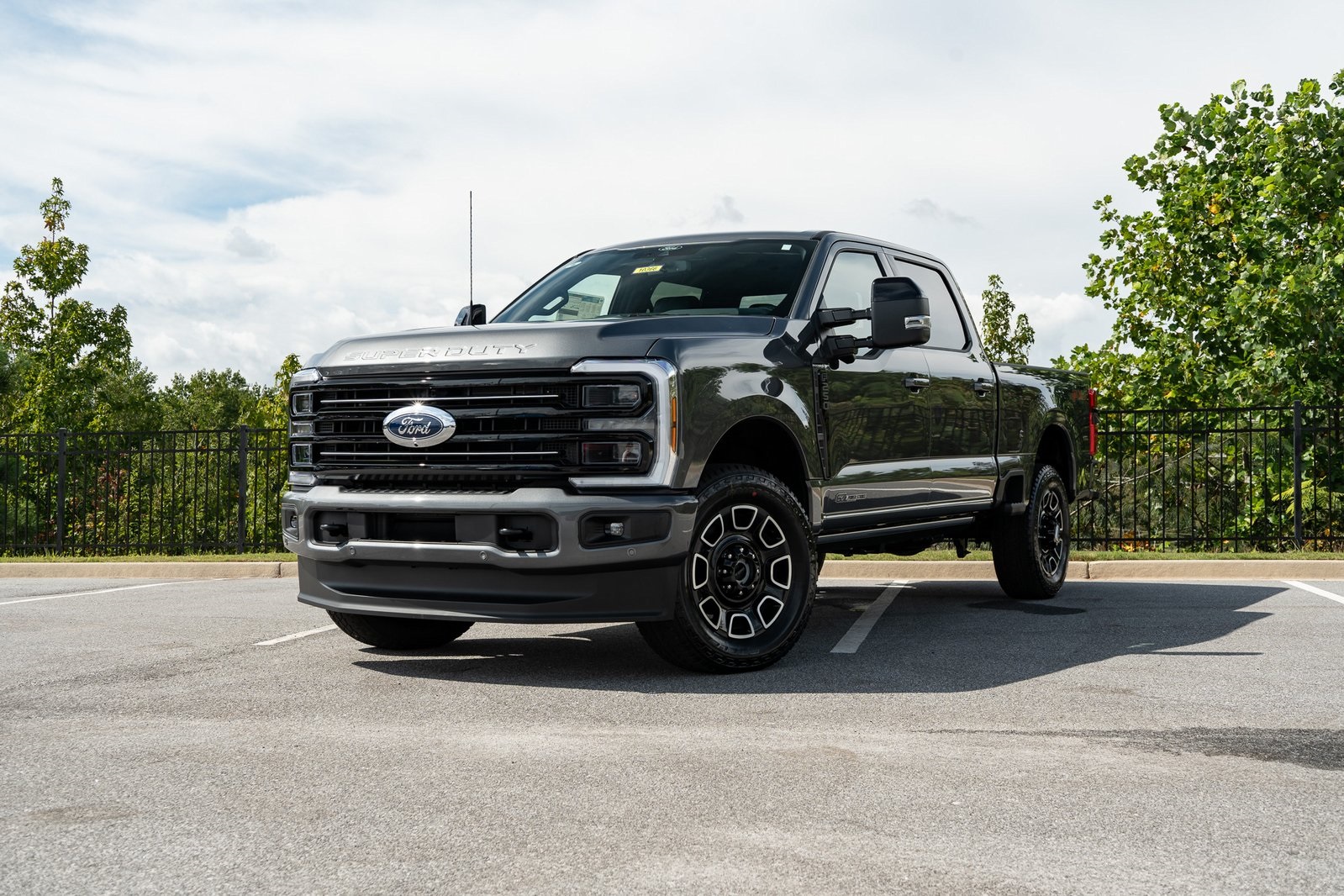 2026 Ford F-250 Super Duty Platinum's photo