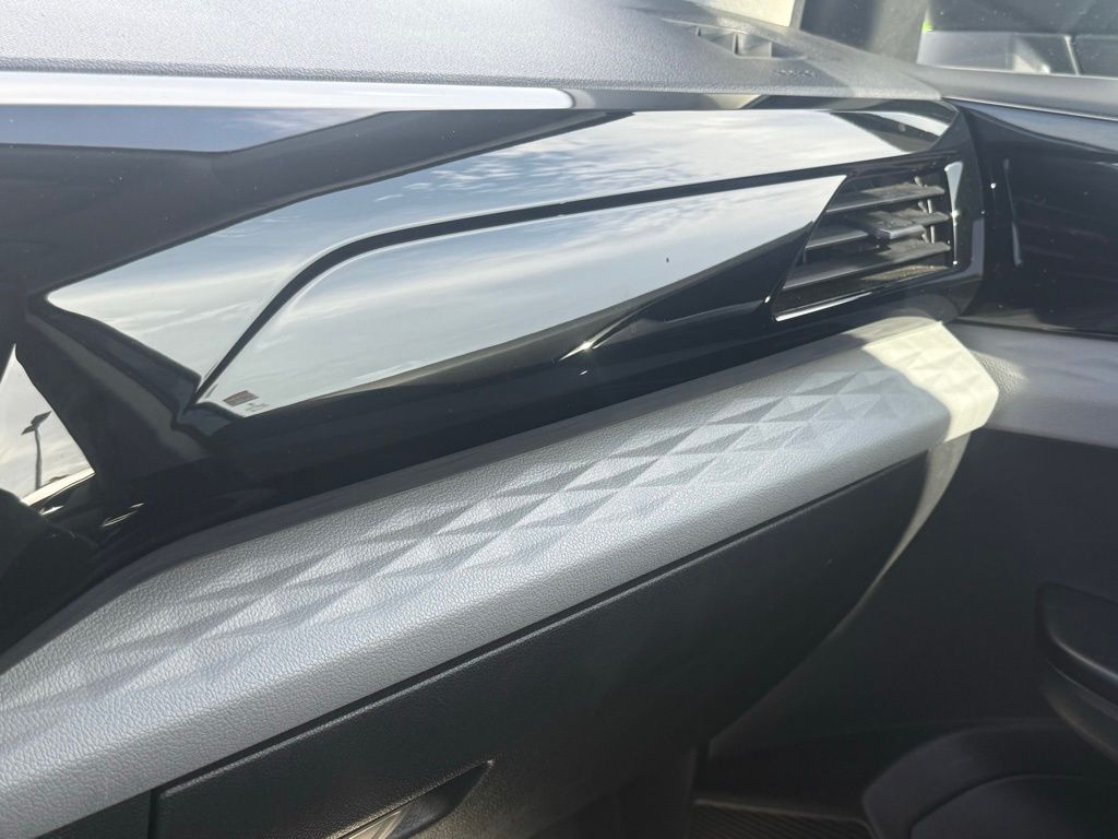 2022 Volkswagen Taos S photo 16