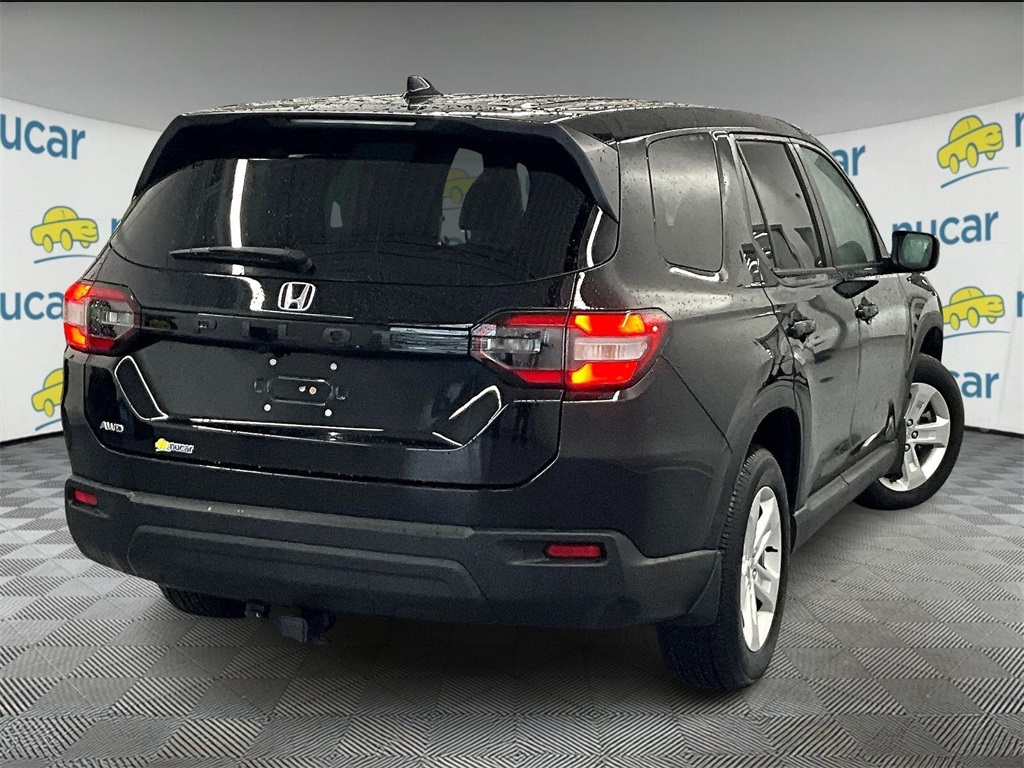 2023 Honda Pilot LX photo 4