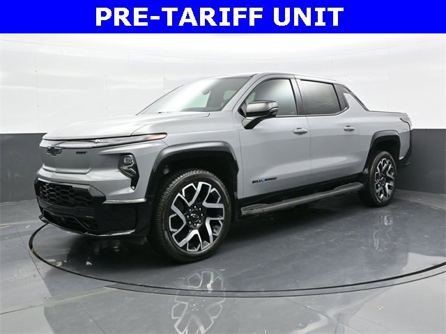 2025 Chevrolet Silverado EV RST photo 3