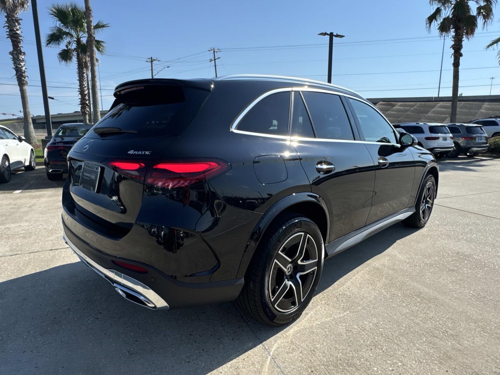 2025 Mercedes Benz GLC 300 4MATIC photo 3