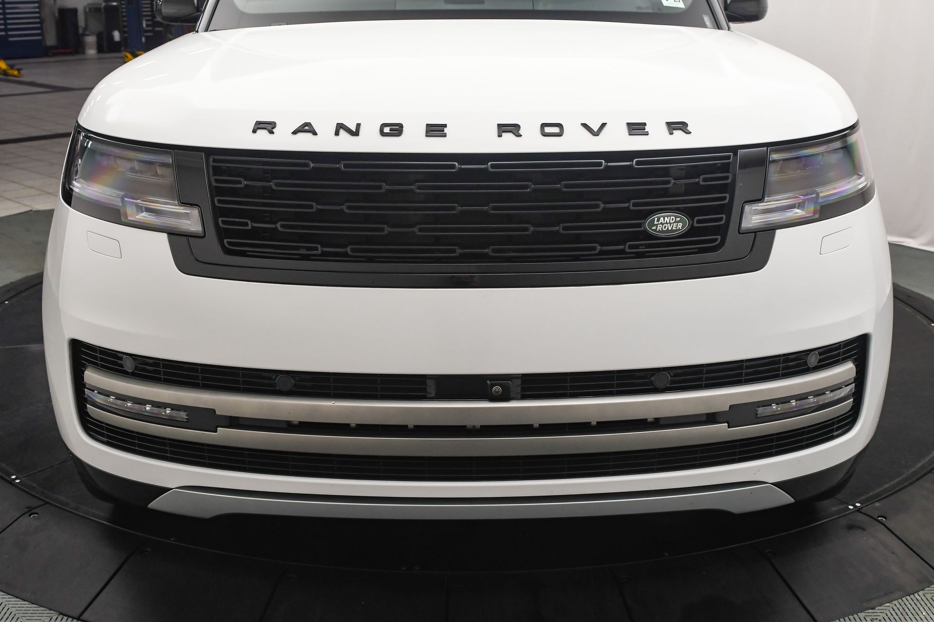 2025 Land Rover Range Rover SE photo 24