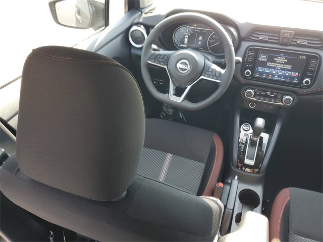2025 Nissan Versa SR photo 8