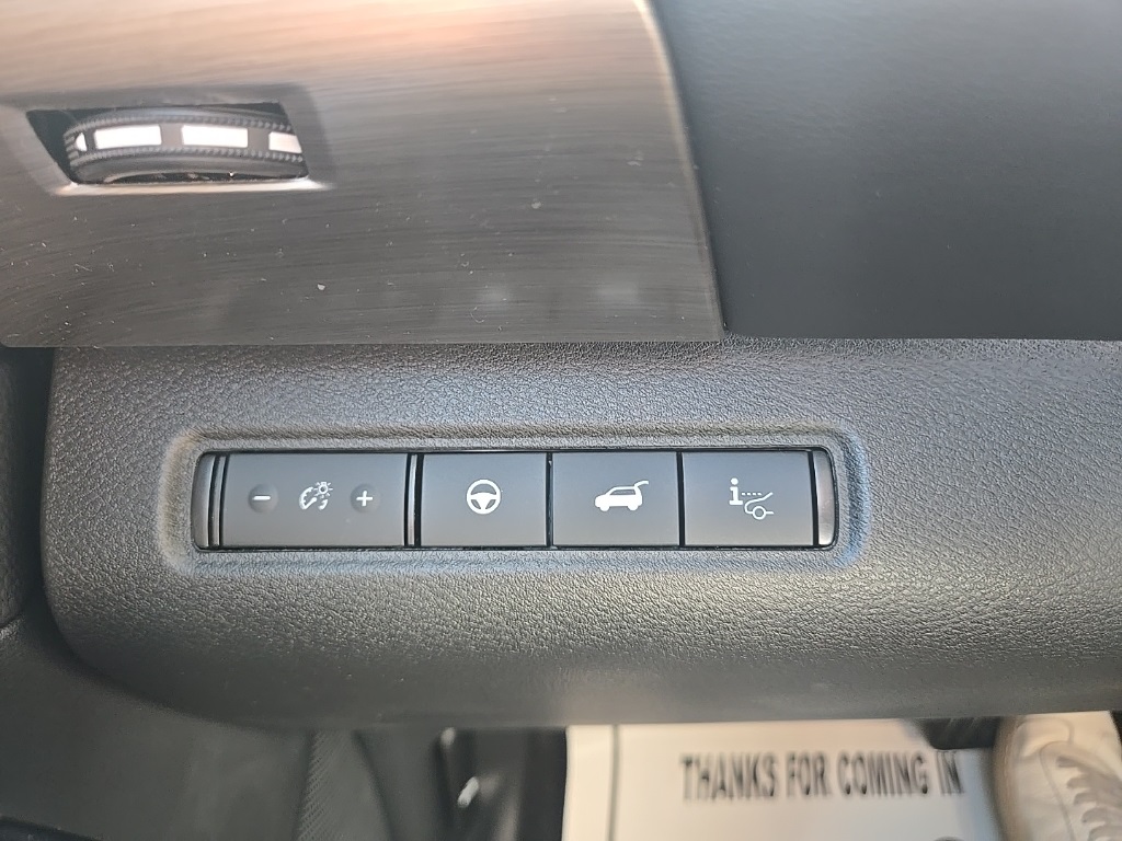 2025 Nissan Pathfinder Platinum photo 11