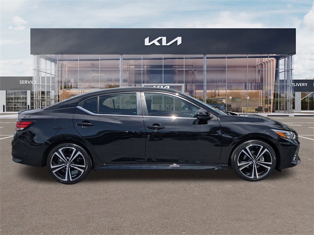 2022 Nissan Sentra SR photo 2