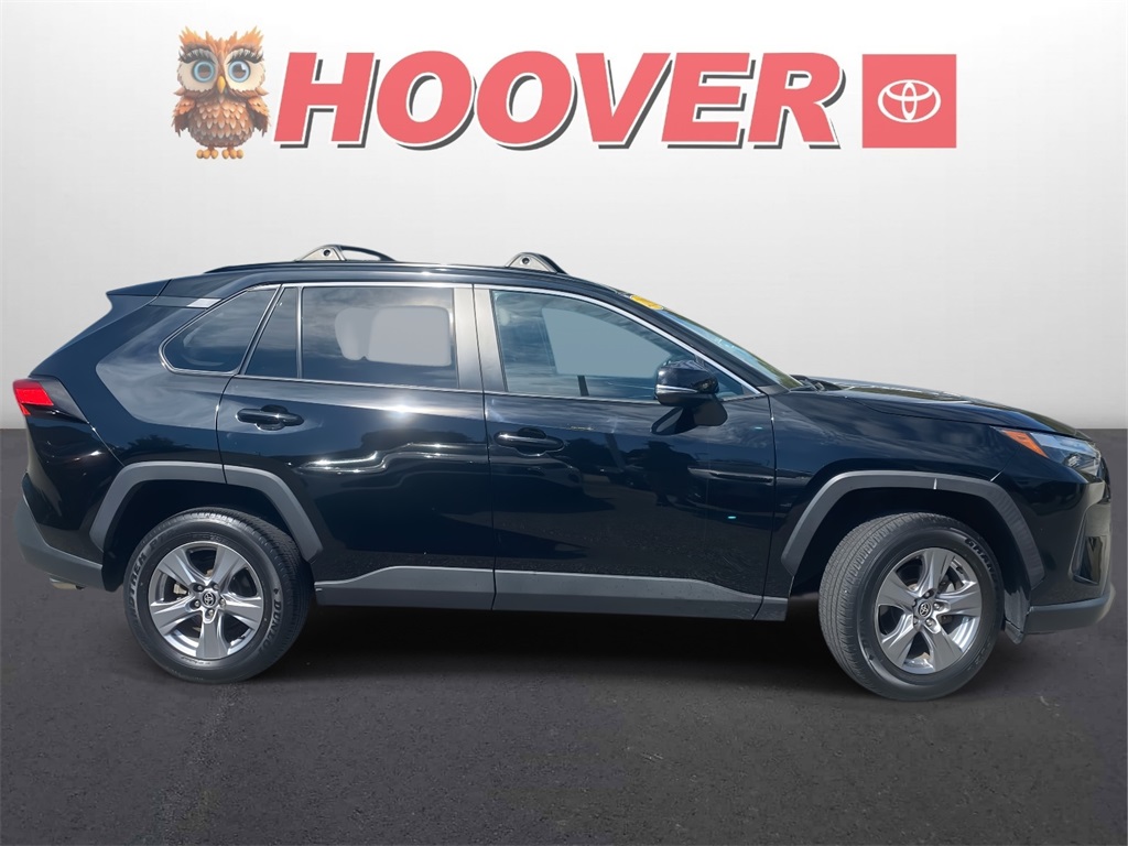 2022 Toyota RAV4 XLE photo 2
