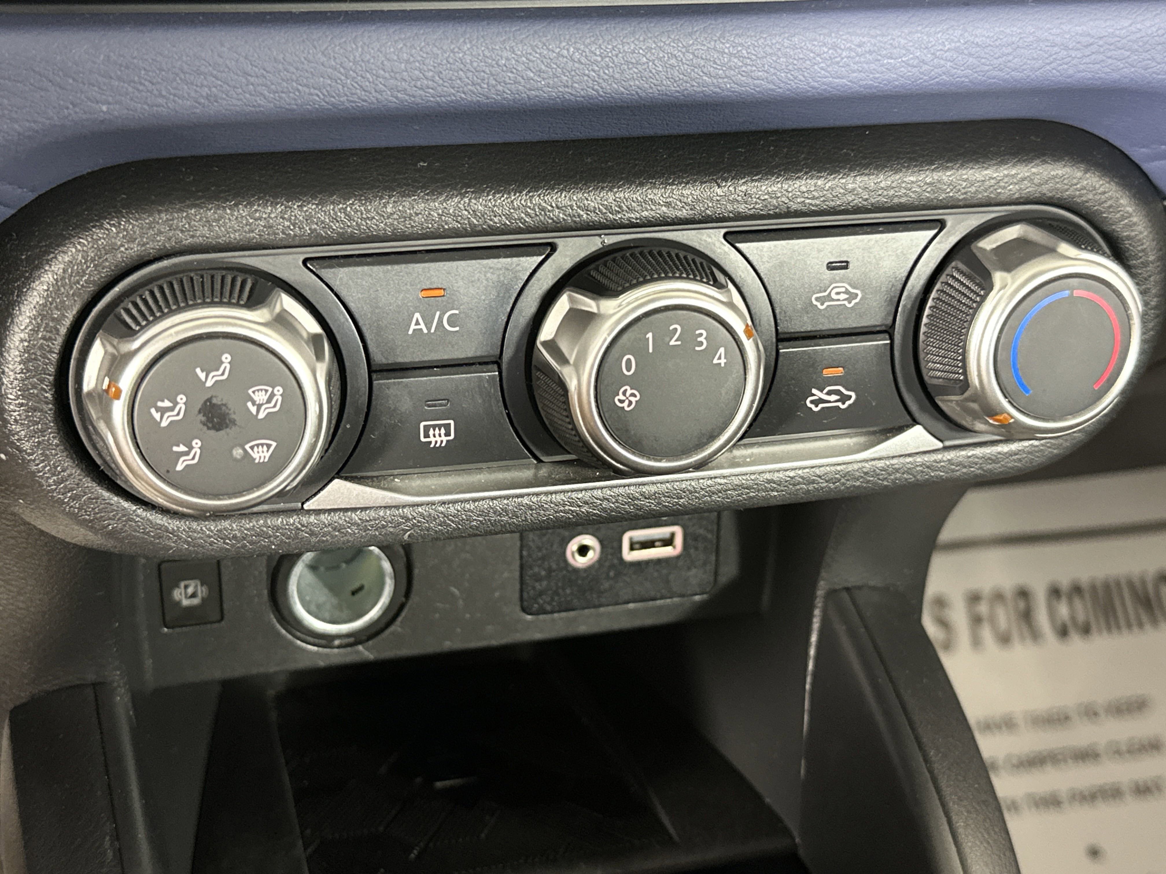 2023 Nissan Versa SV photo 5