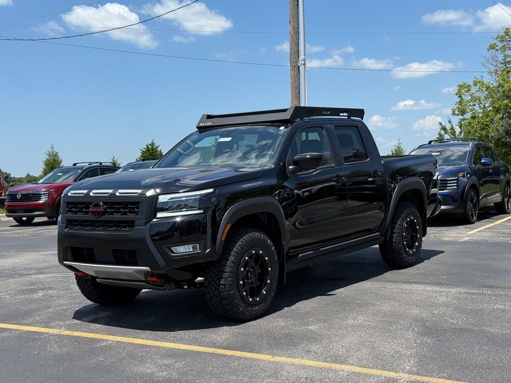 2025 Nissan Frontier PRO-4X photo 2