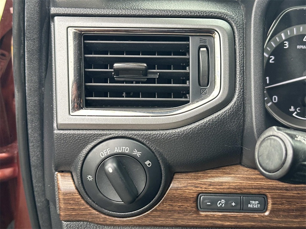 2017 Nissan Titan Platinum Reserve photo 22