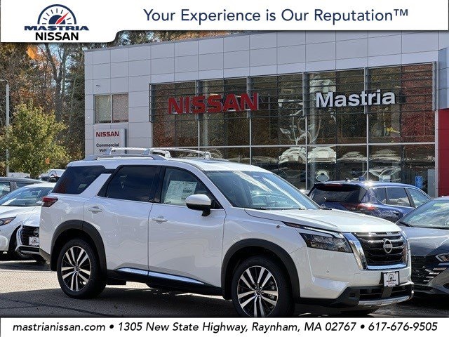 2025 Nissan Pathfinder Platinum's photo