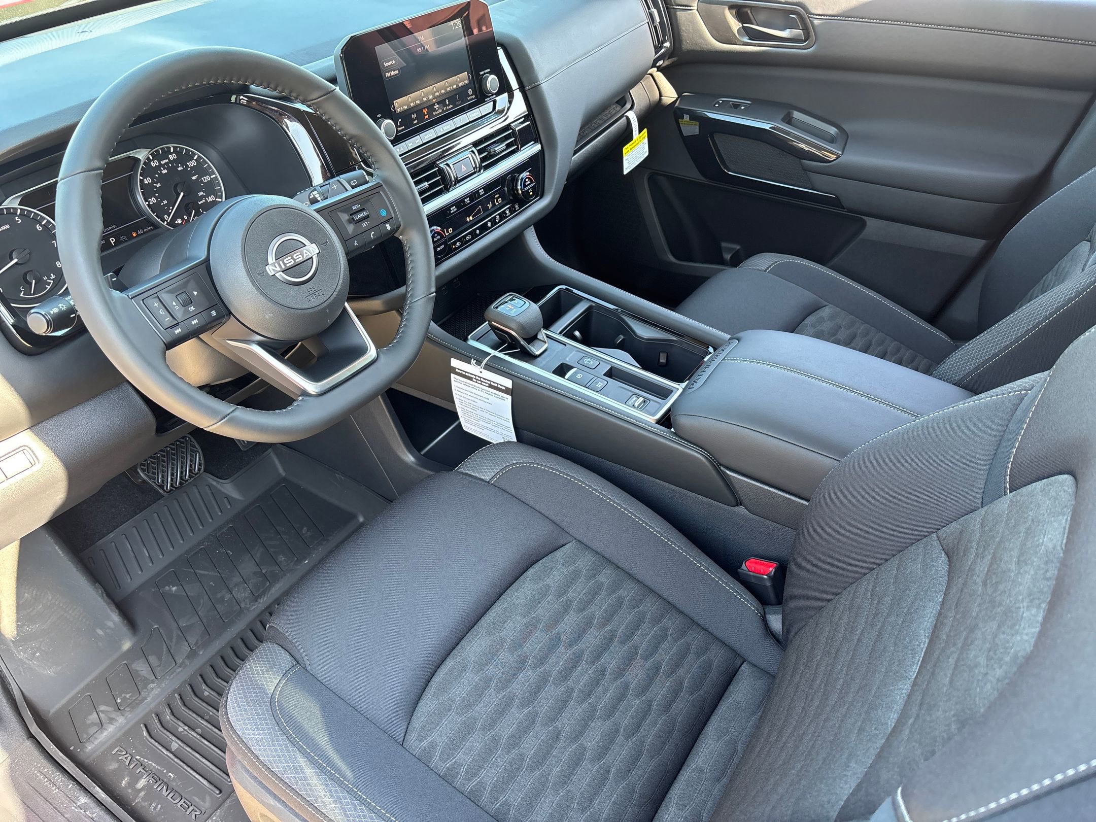 2025 Nissan Pathfinder SV photo 3