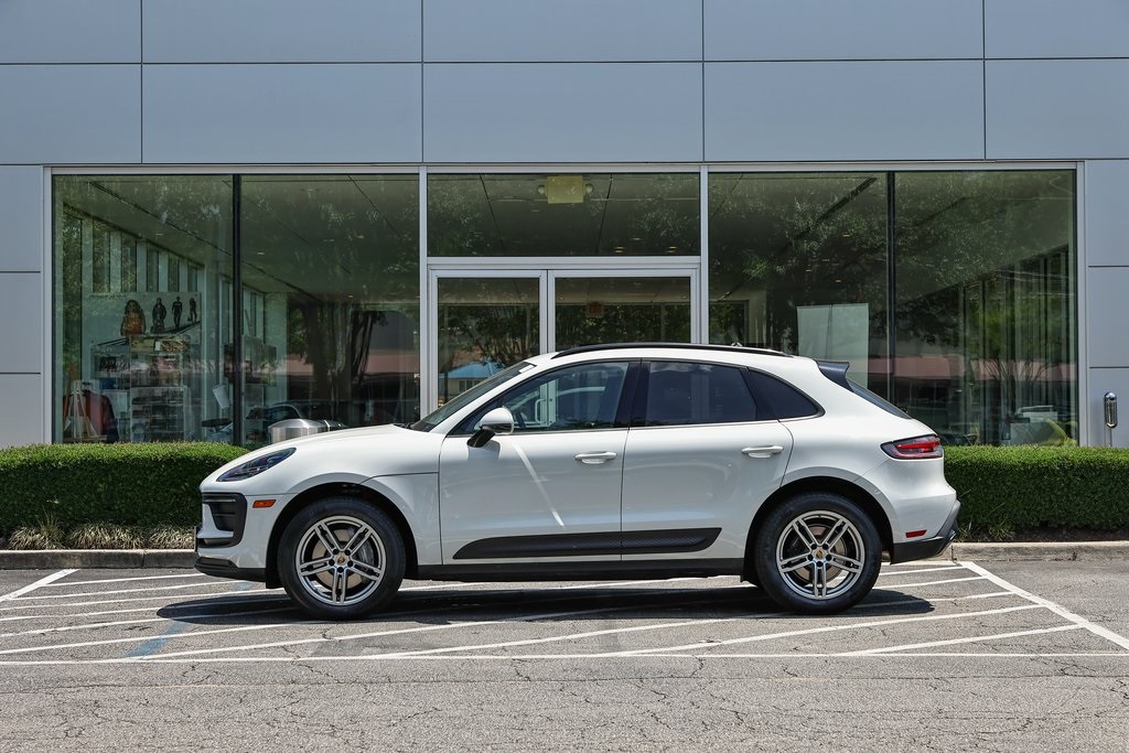 2024 Porsche Macan T photo 2