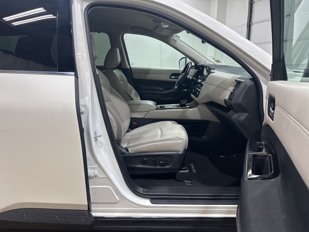 2023 Nissan Pathfinder SL photo 14