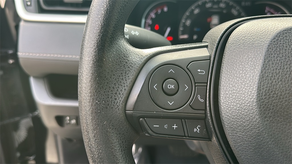 2023 Toyota RAV4 XLE photo 17