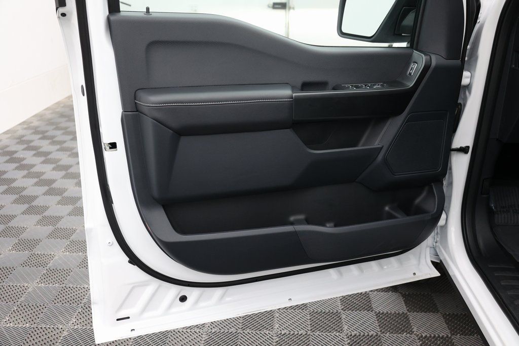 2025 Ford F-150 STX photo 6