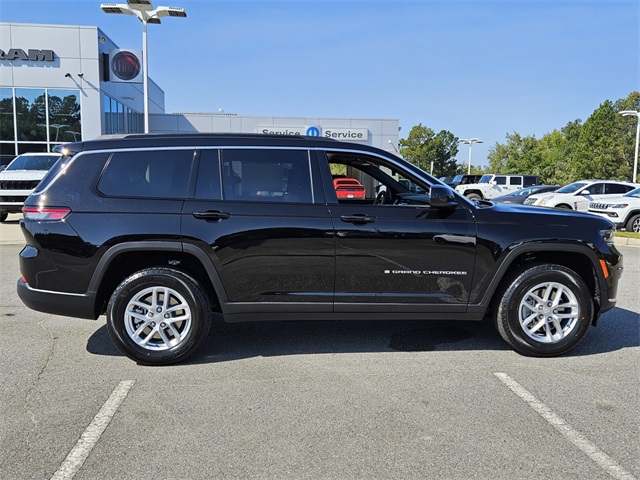 2025 Jeep Grand Cherokee Laredo Altitude photo 13
