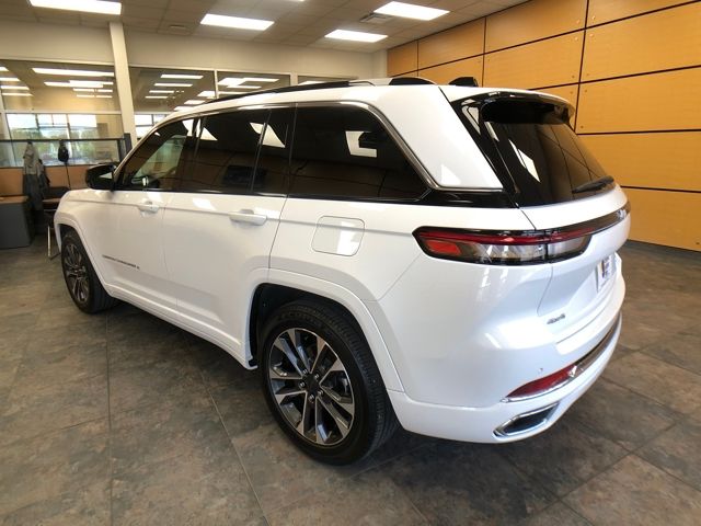 2024 Jeep Grand Cherokee Overland photo 4