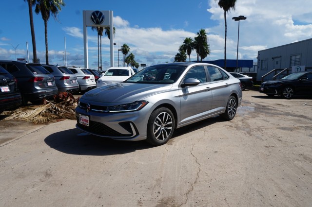 2025 Volkswagen Jetta SE's photo