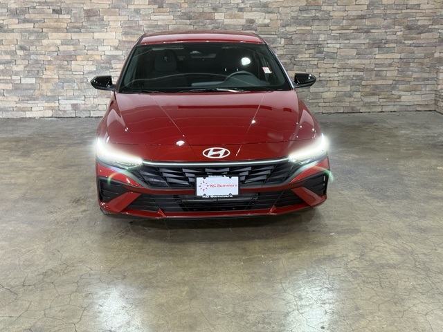 2025 Hyundai Elantra SEL Sport photo 2