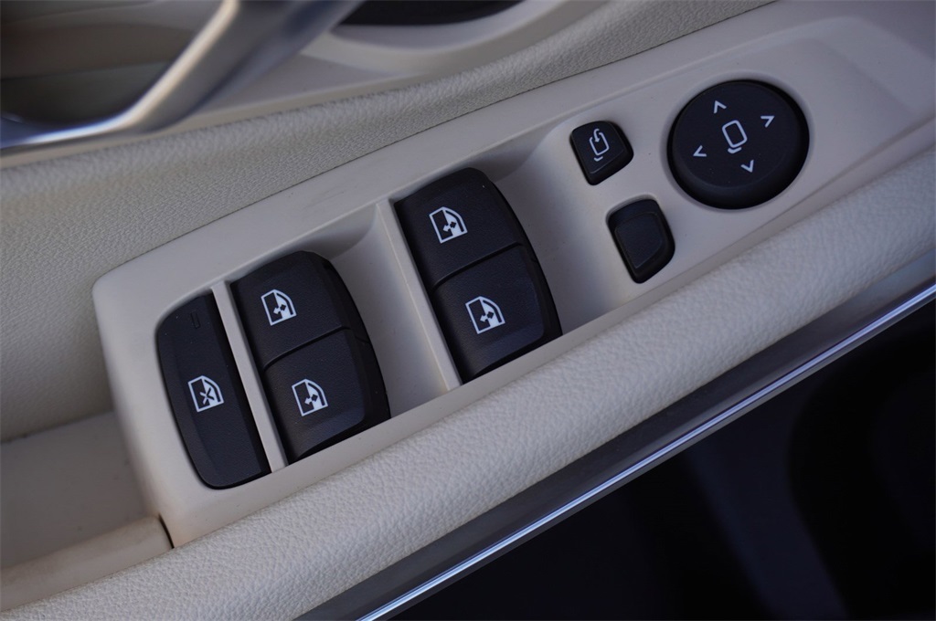 2025 Bmw 330i photo 12