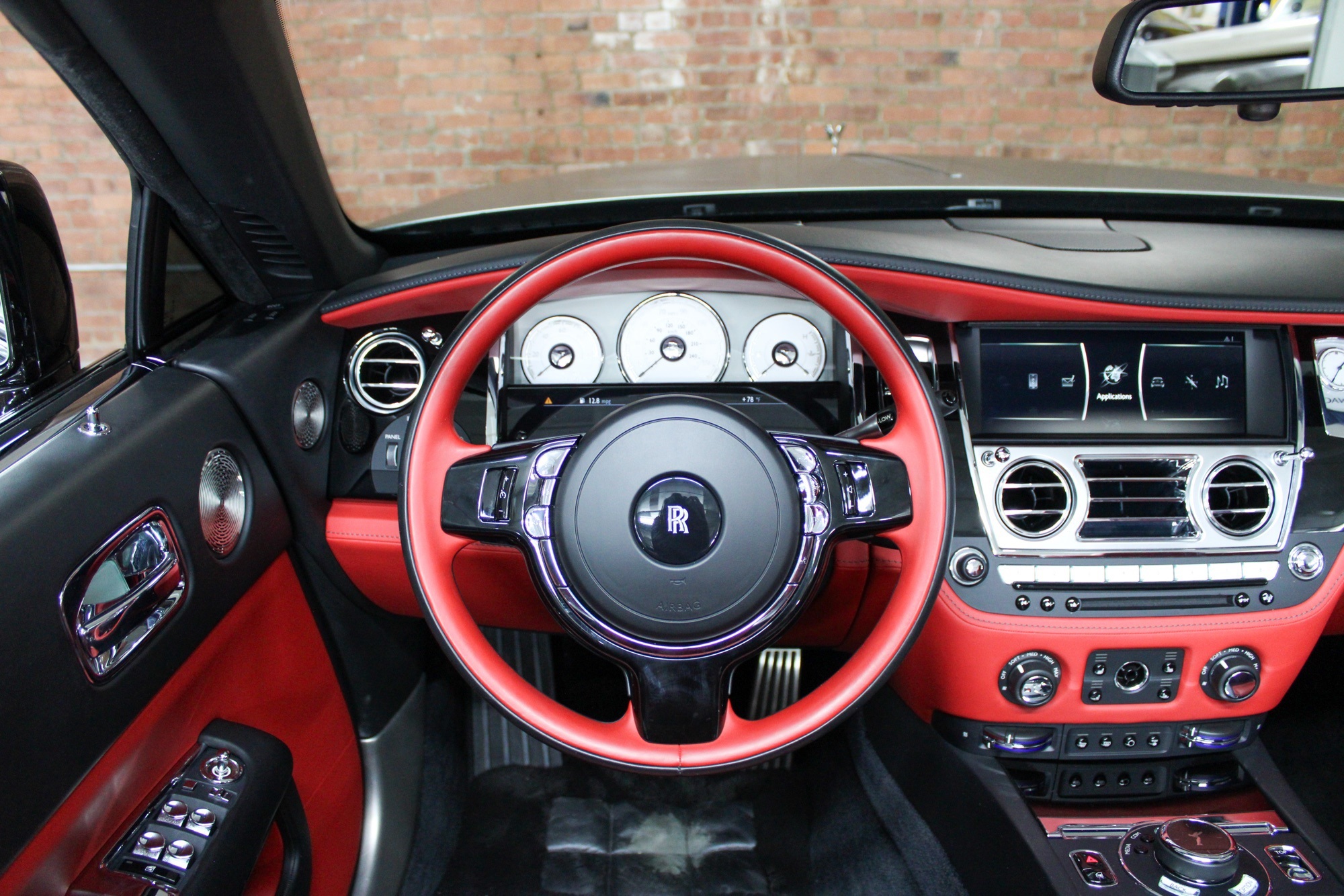 2019 Rolls Royce Dawn photo 22
