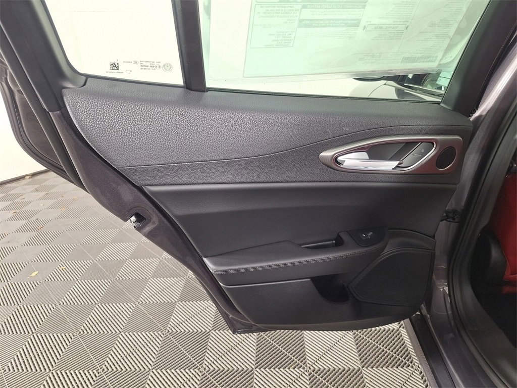 2025 Alfa Romeo Giulia Base photo 12