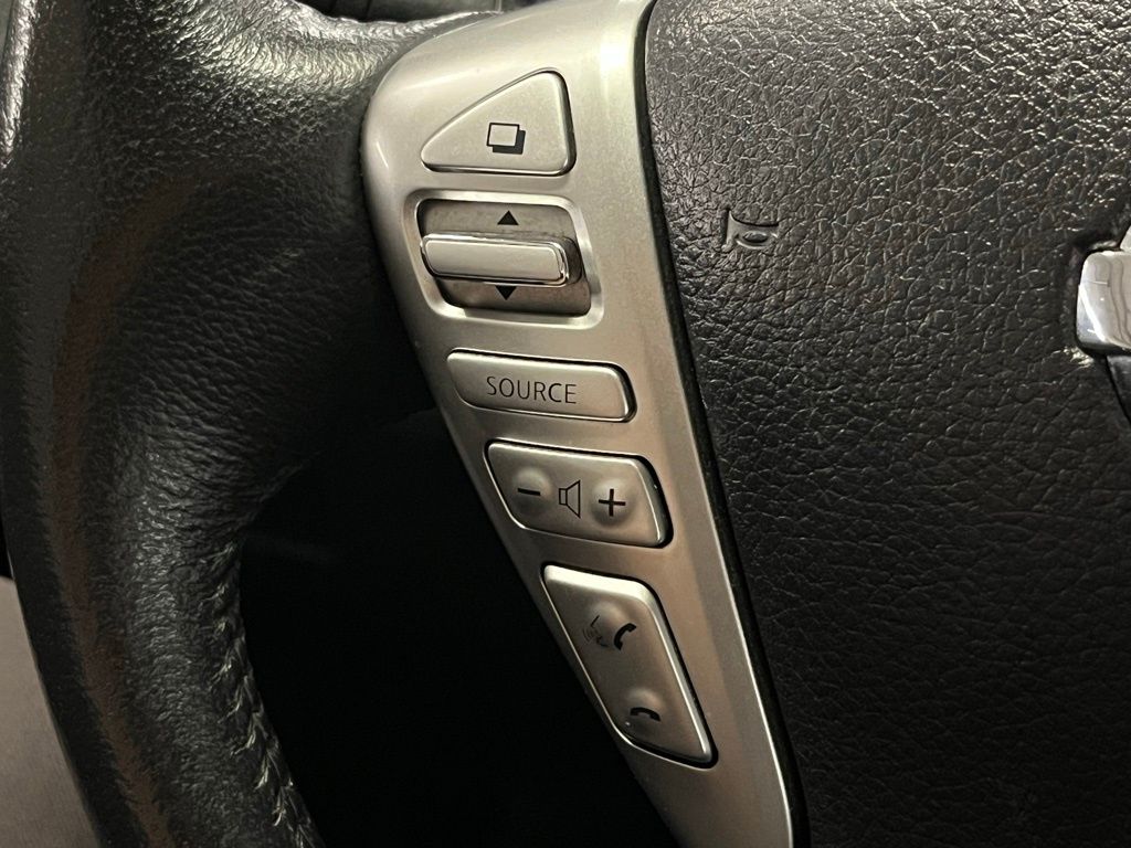 2015 Nissan Versa Note SL photo 19