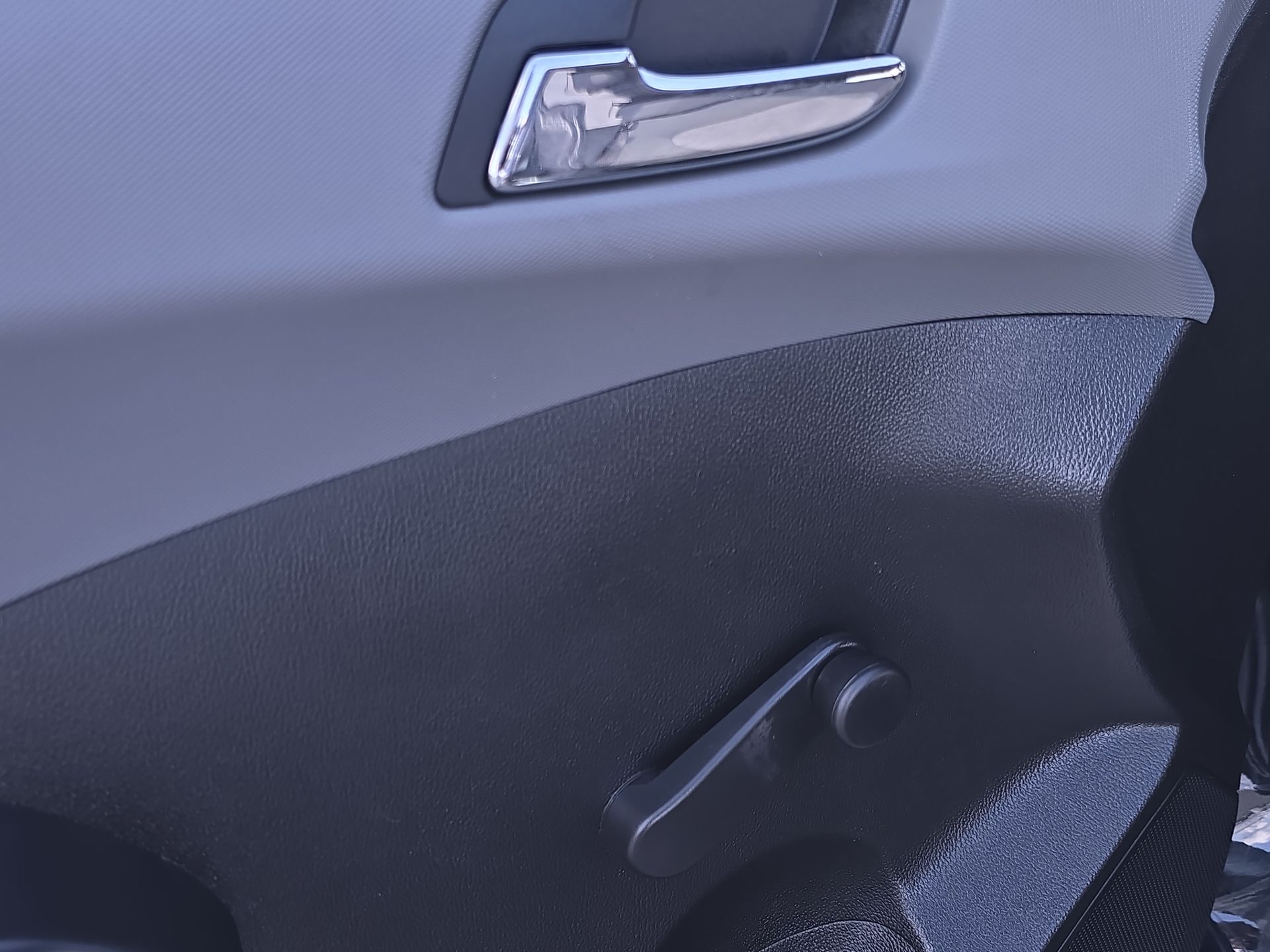 2013 Chevrolet Sonic LS photo 18