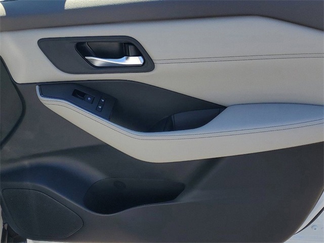 2025 Nissan Rogue SV photo 25