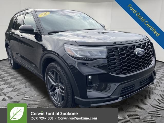 2025 Ford Explorer ST's photo