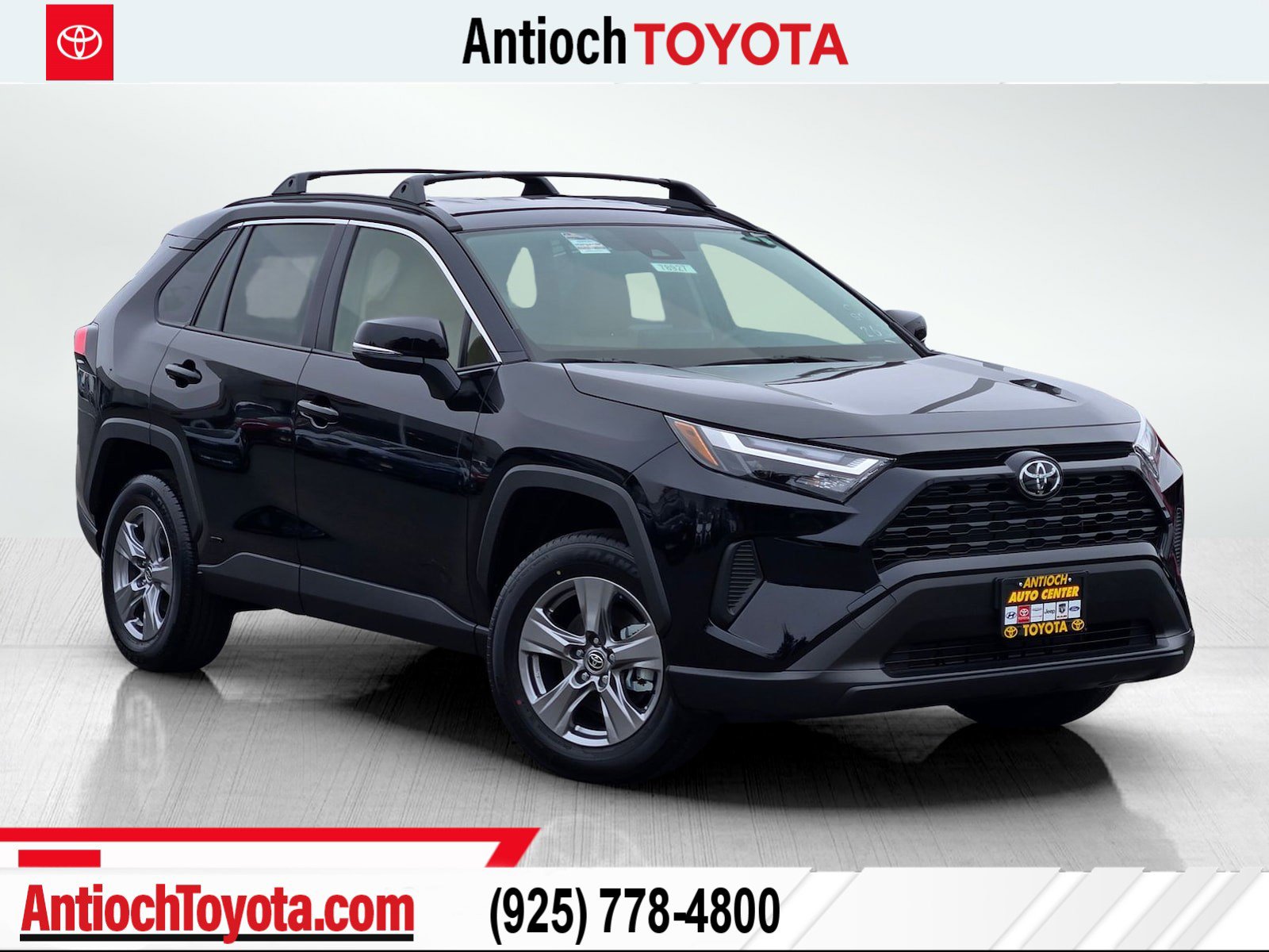 2025 Toyota RAV4 LE's photo