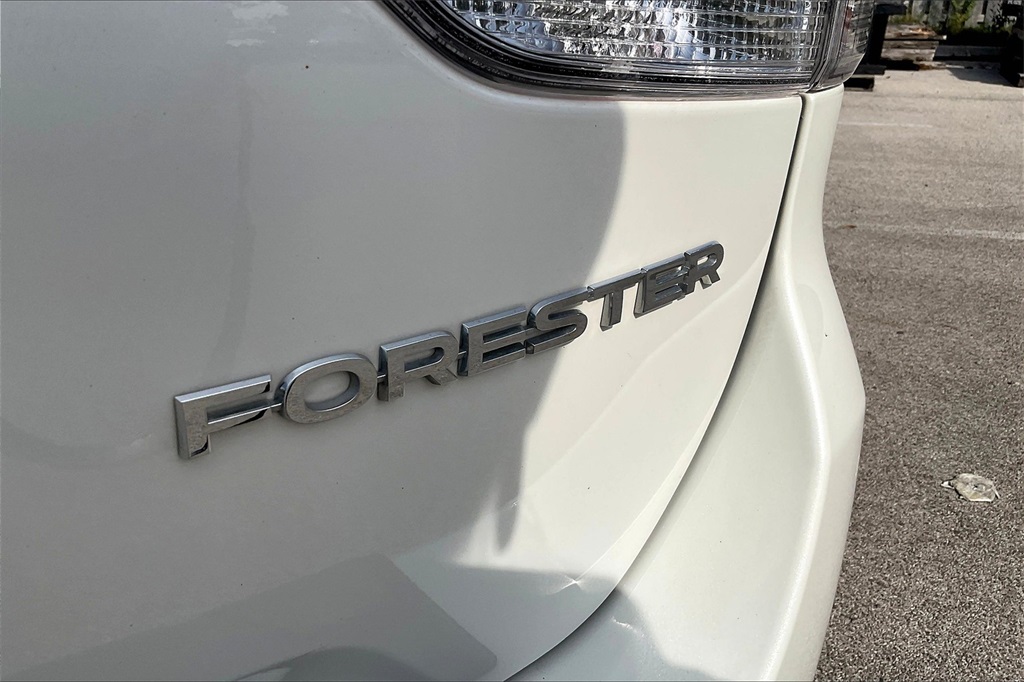 2022 Subaru Forester Premium photo 30