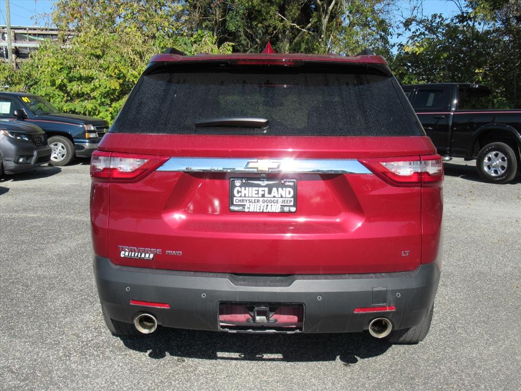 2021 Chevrolet Traverse photo 2