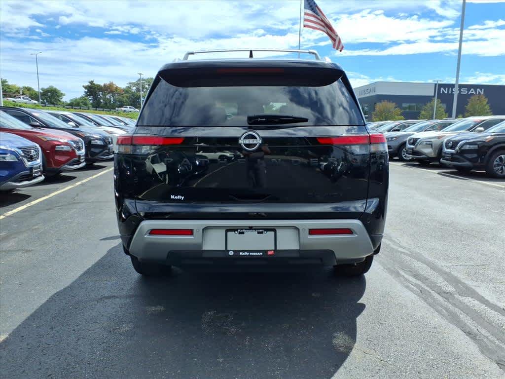 2024 Nissan Pathfinder SL photo 5