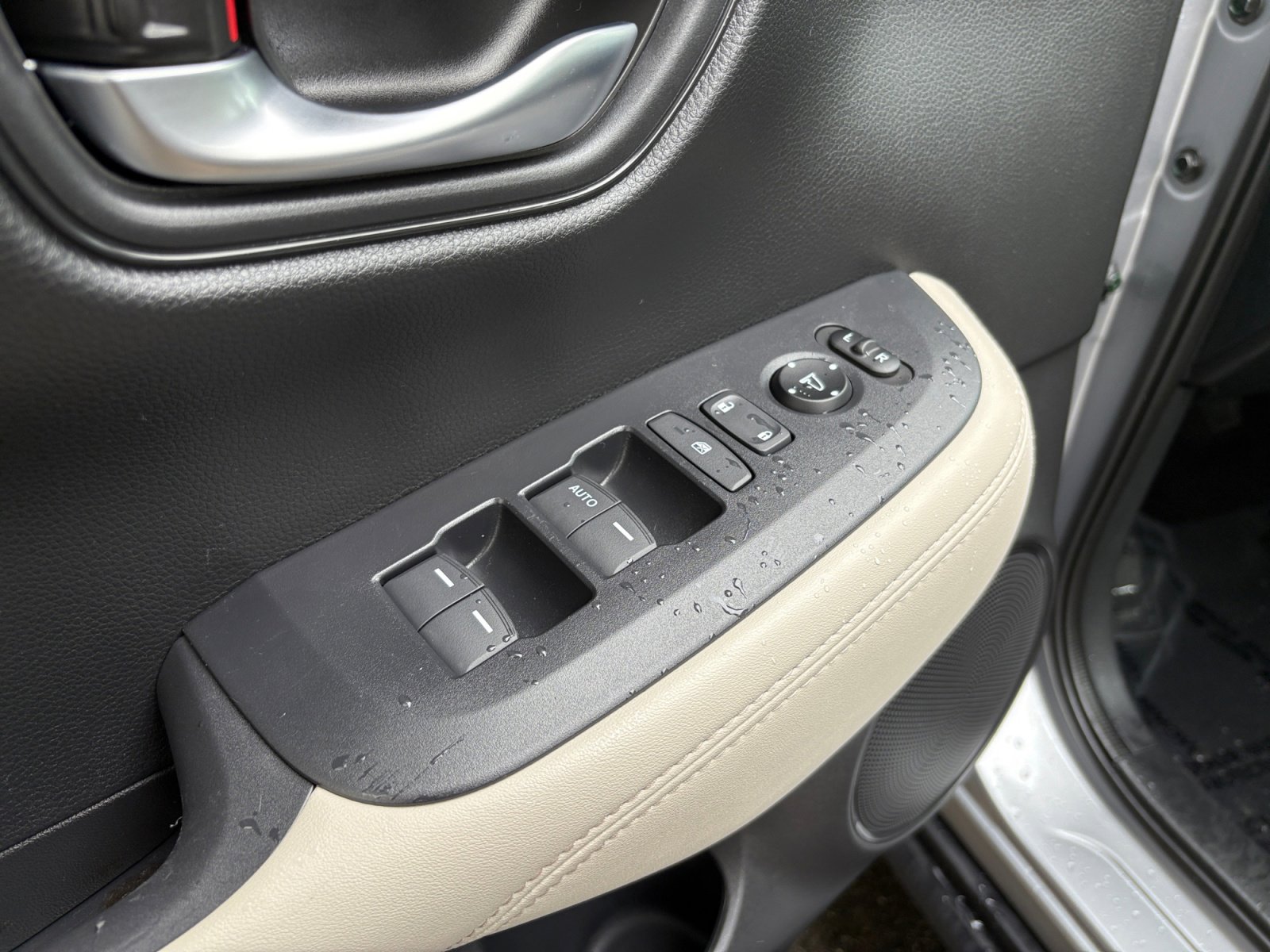 2025 Honda HR-V LX photo 25