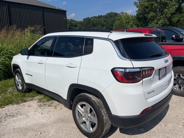 2024 Jeep Compass Latitude photo 2