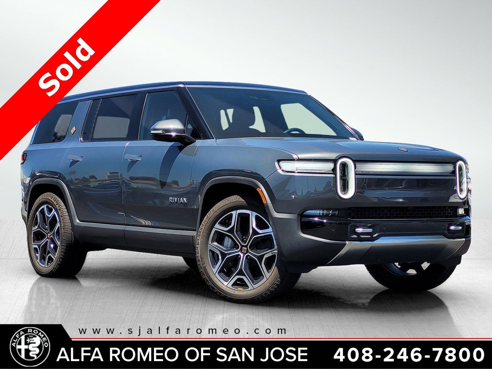 2025 Rivian R1S Adventure's photo