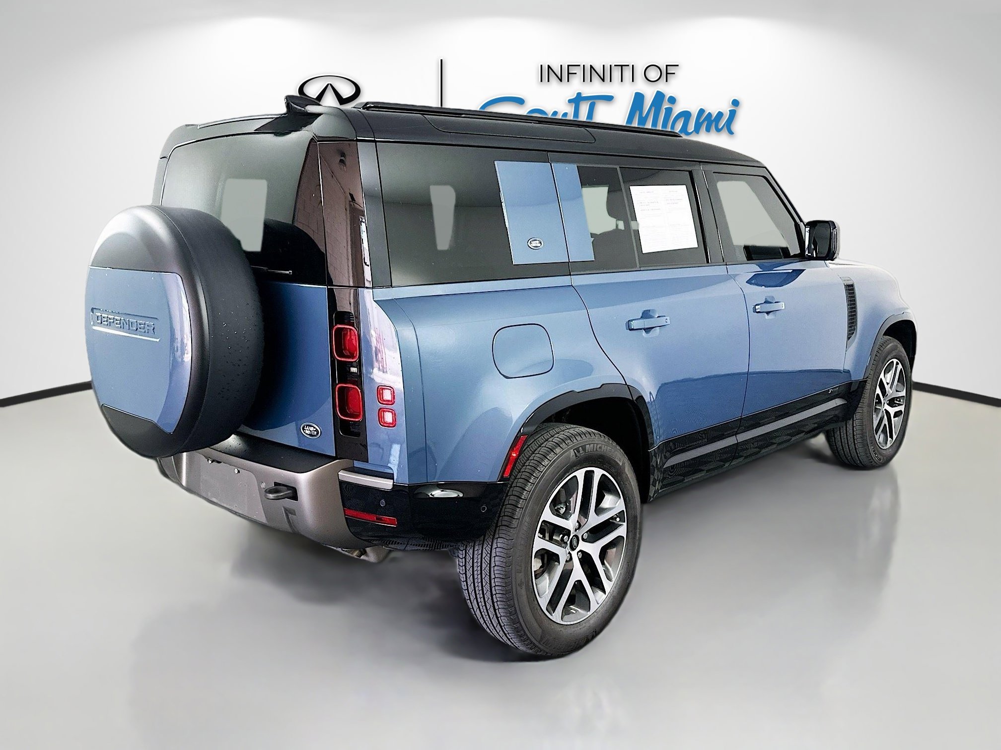 2021 Land Rover Defender X-Dynamic HSE photo 6