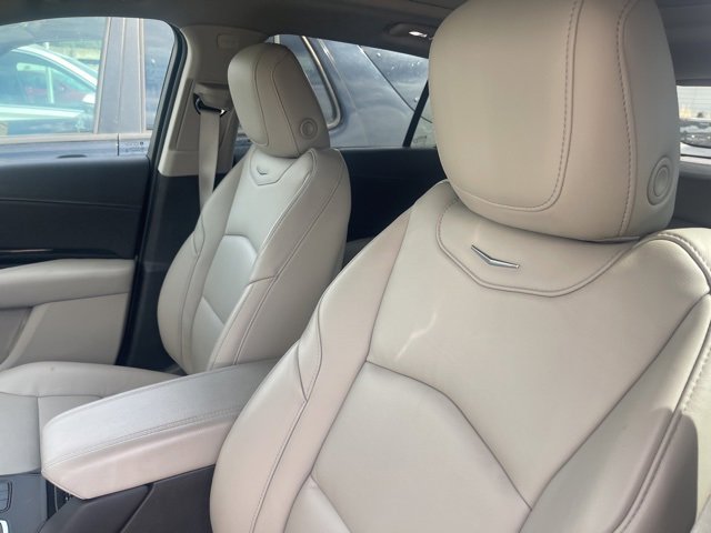2023 Cadillac XT4 Premium Luxury photo 4